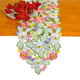 AMARED soft-texture polyester runner enhances meals and gatherings