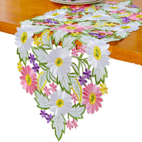 AMARED Spring Daisy Table Runner embroidery detail highlighting delicate daisies for an elegant spring dining setup