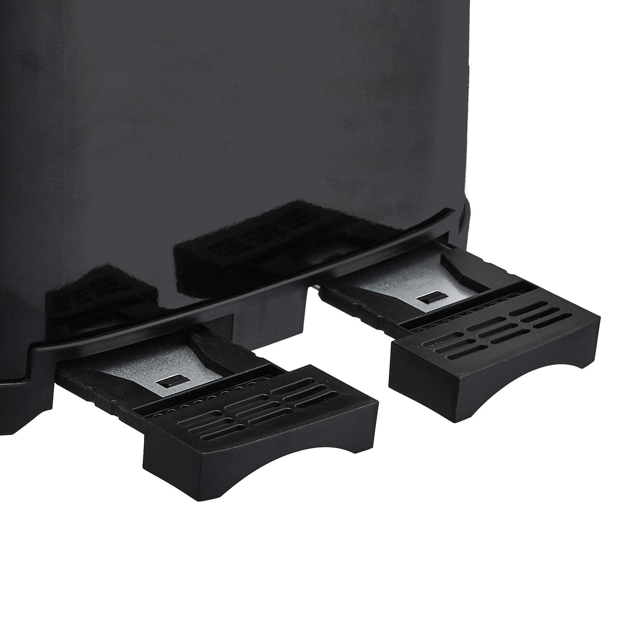 Amazon Basics 4-Slot Toaster defrost mode for thawed slices before toasting.