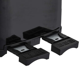 Amazon Basics 4-Slot Toaster defrost mode for thawed slices before toasting.
