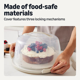 Amazon Basics BPA-free cake box keeps frosted desserts safe during transport.