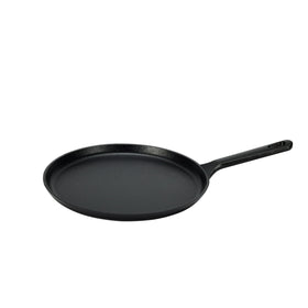 Amazon Basics cast iron 10.25-inch Dutch oven with lid for braises and slow cooking.
