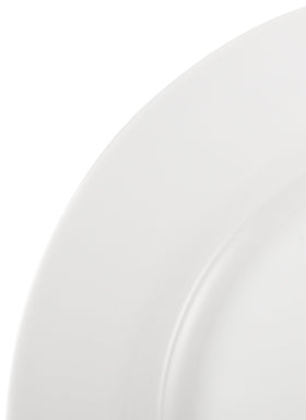 Interior recessed area on Amazon Basics plate supports ample servings.