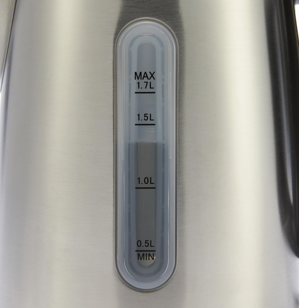 Amazon Basics electric kettle featuring a Strix thermostat for reliable temperature control.