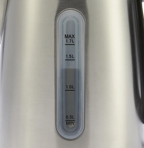 Amazon Basics electric kettle featuring a Strix thermostat for reliable temperature control.