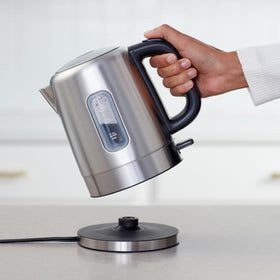 Amazon Basics electric kettle thermostat control close-up