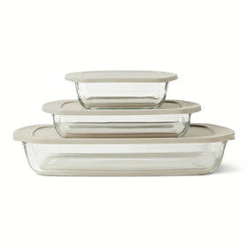 Amazon Basics glass baking dish with lid for oven-to-table casseroles.
