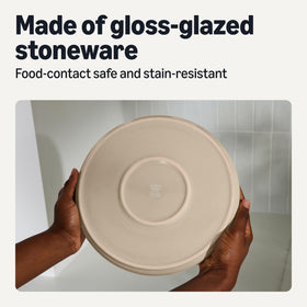 Amazon Basics linen gray plate highlights contemporary style for versatile table settings.