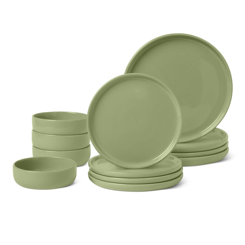 Amazon Basics glazed stoneware dinner plates with a glossy glaze for everyday meals.