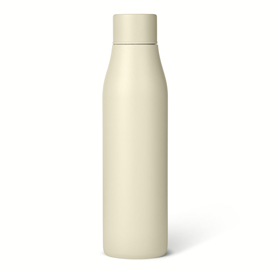 Amazon Basics insulated water bottle cap closeup showing leak-proof seal for on-the-go hydration