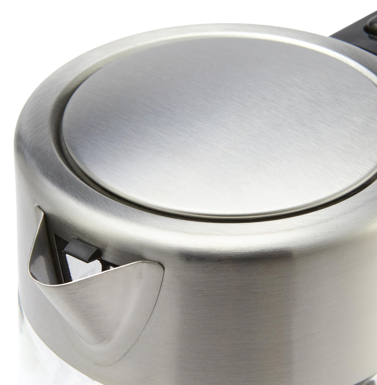 Amazon Basics electric kettle with thermostat control for consistent temperature brewing