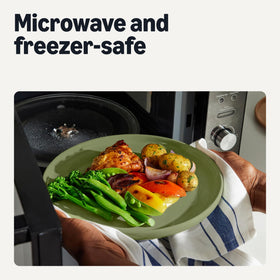 Amazon Basics microwave-safe stoneware plate ideal for reheating leftovers.
