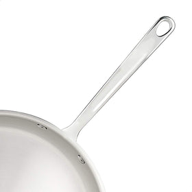 Amazon Basics polished exterior reinforces strength and adds kitchen-going style.