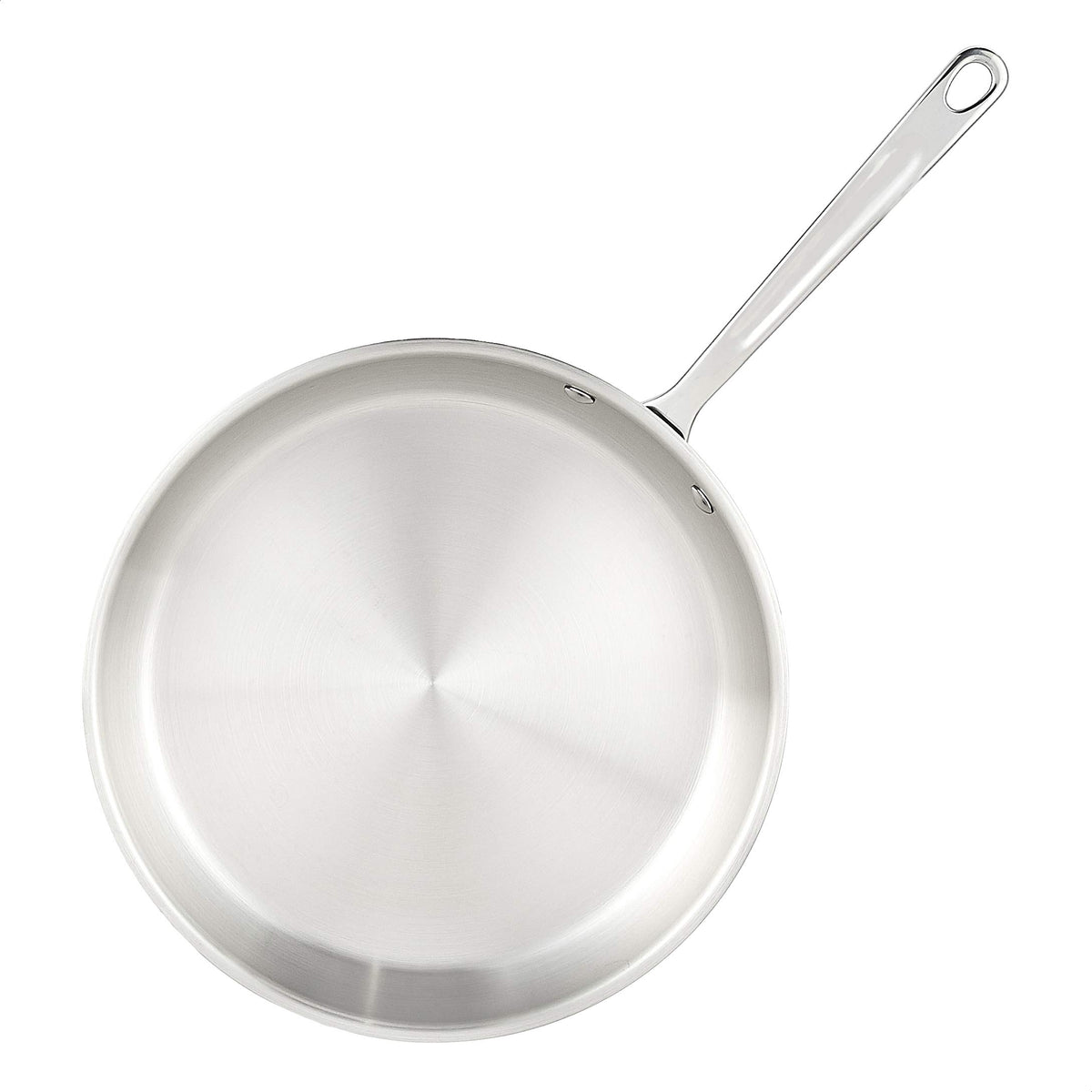 Amazon Basics tri-ply fry pan with sizzling steak demonstrates versatile searing and browning.