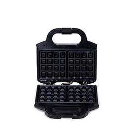 Cord storage feature of the Amazon Basics waffle maker keeps counters tidy.