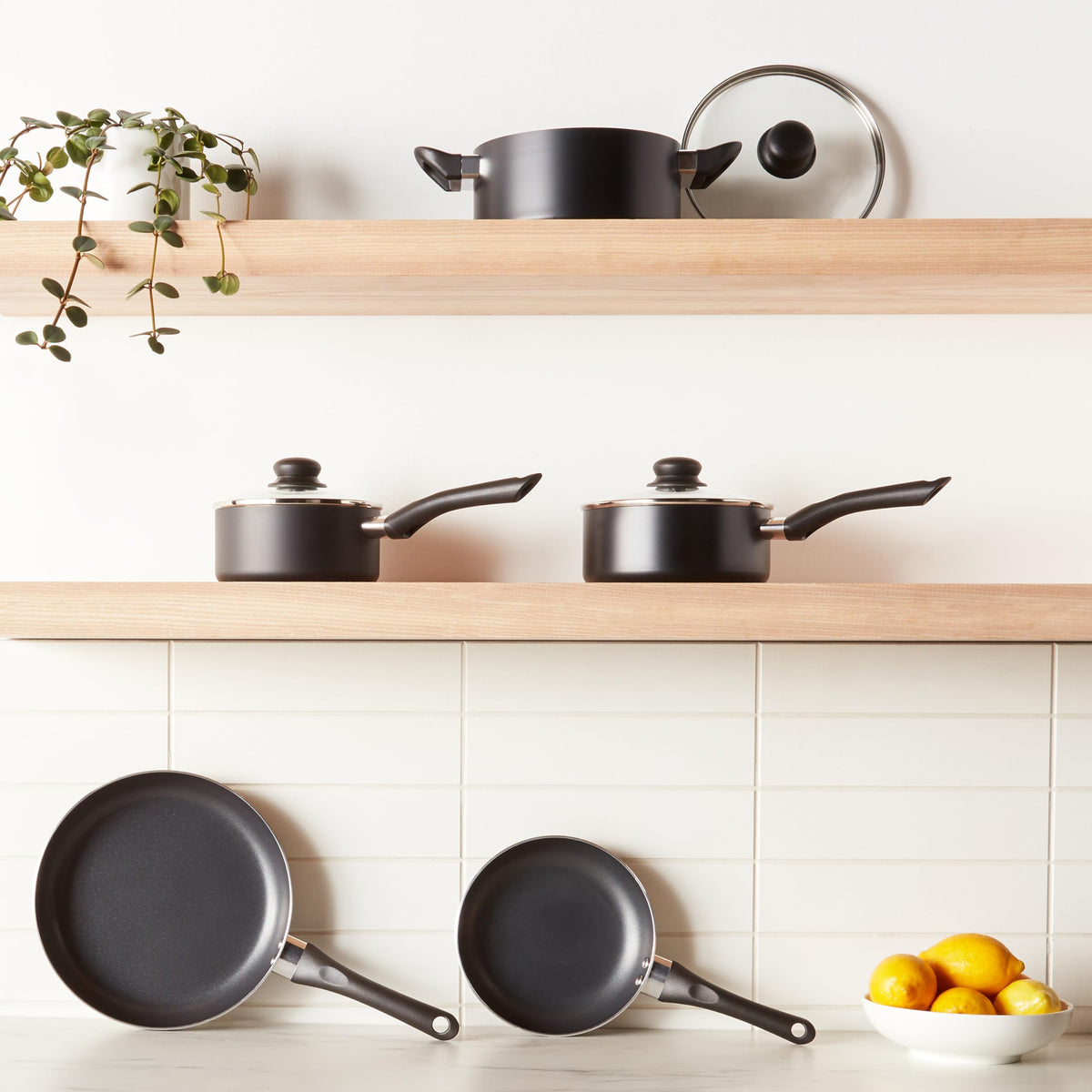 Amazon Basics 1.5-quart sauce pan with lid ideal for simmering sauces