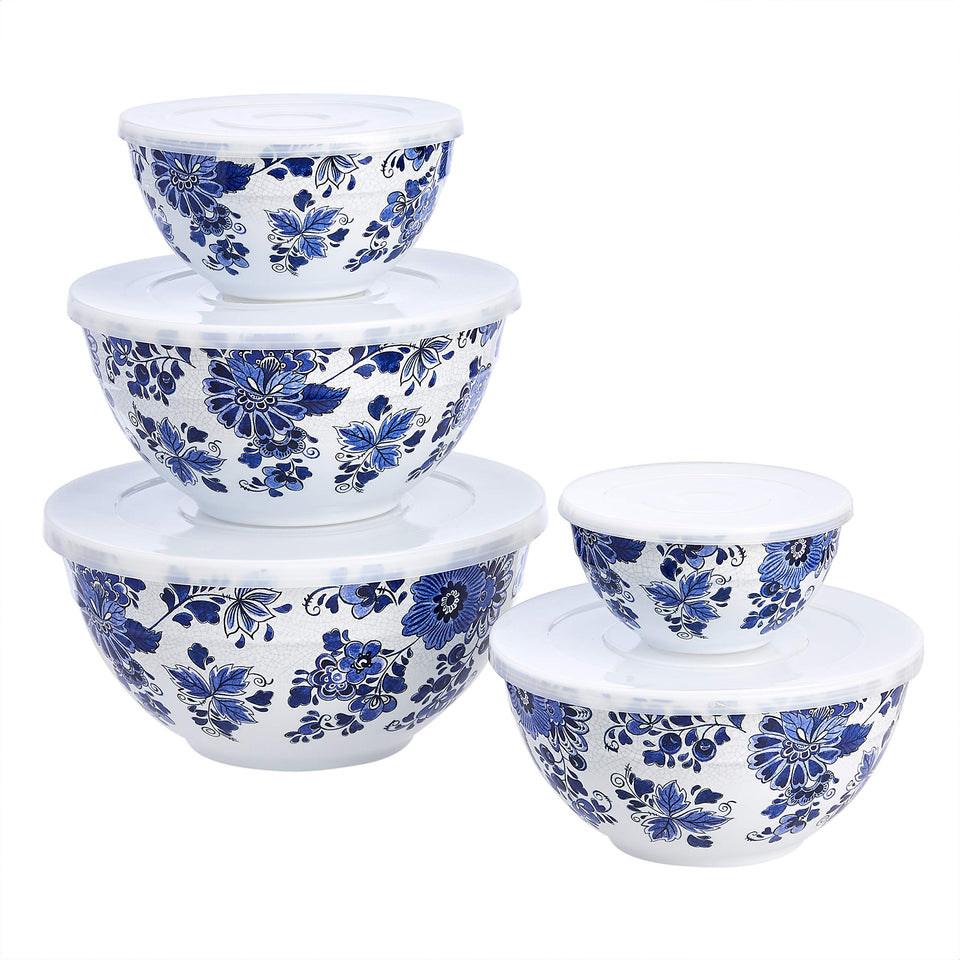 Amazon Basics nesting melamine bowls with lids save space and simplify prep.