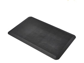 Amazon Basics mat close-up shows high-grade foam for cushioned support.