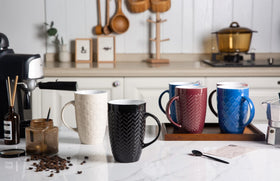 AmorArc 20oz ceramic mug in action, keeps beverages warm for longer.