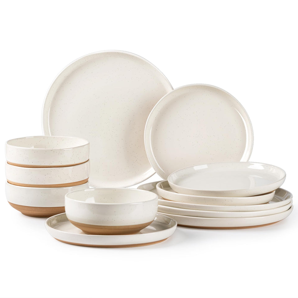 AmorArc ceramic dinner plate with a hand-painted rim for an elegant table setting.