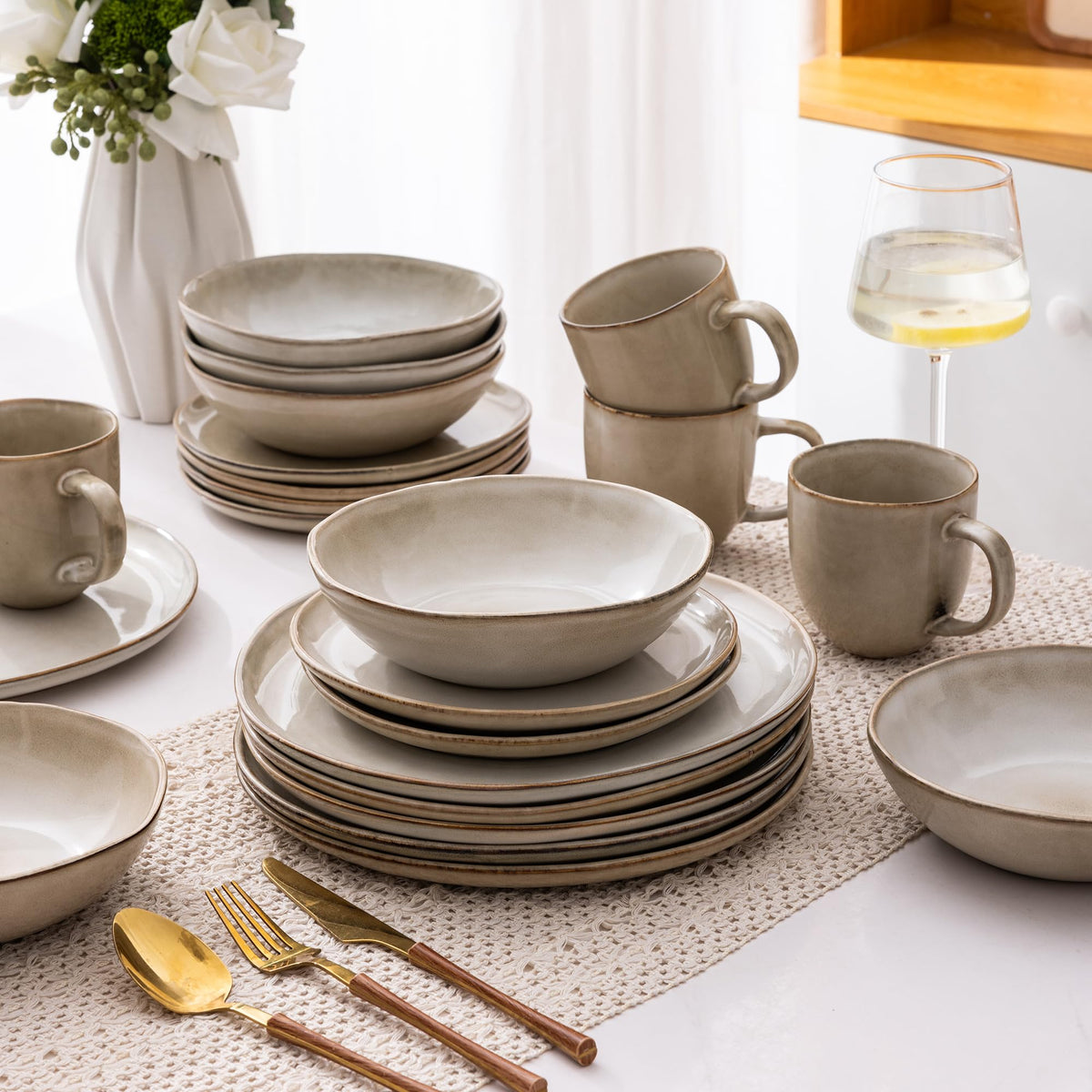 AmorArc lead-free glaze detail emphasizes safe, non-toxic dinnerware