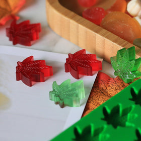 Amyandone BPA-free silicone ensures food-safe contact for treats.