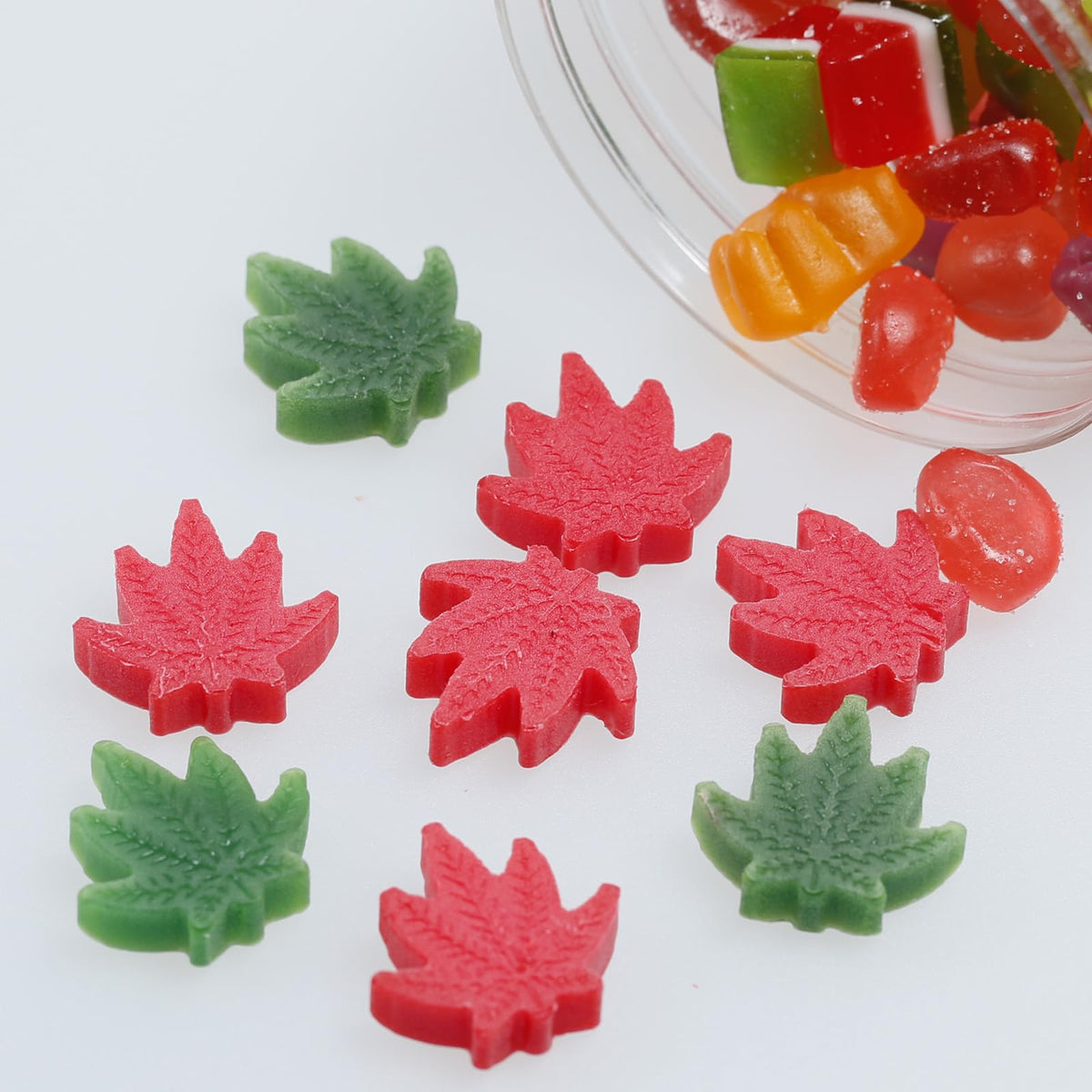Amyandone leaf-shaped mold is ideal for festival gifts and party desserts.