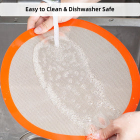 AMYONE round mat doubles as an oven mat; safe for microwave use.