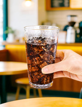 Amyoole iced-tea-glass keeps drinks cool without tipping