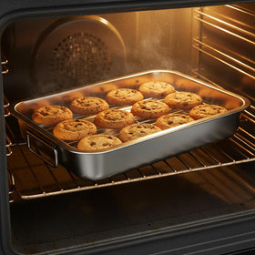 AMZ-UTHHF spacious roasting pan ideal for Thanksgiving and family gatherings