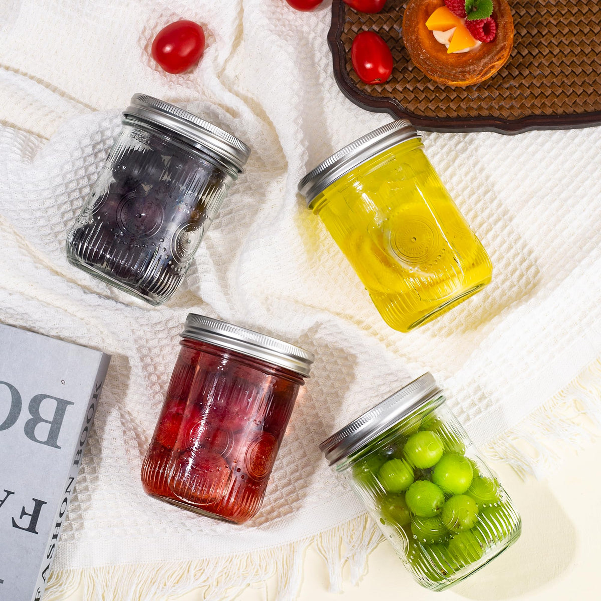 Amzcku tight-seal lid close-up emphasizes moisture protection and organization.