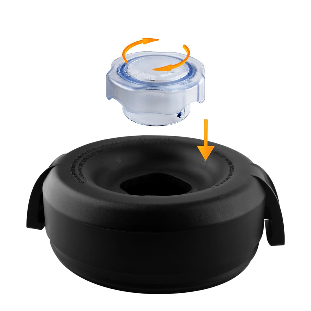 Anbige pitcher lid with plug helps keep ingredients contained during blending.