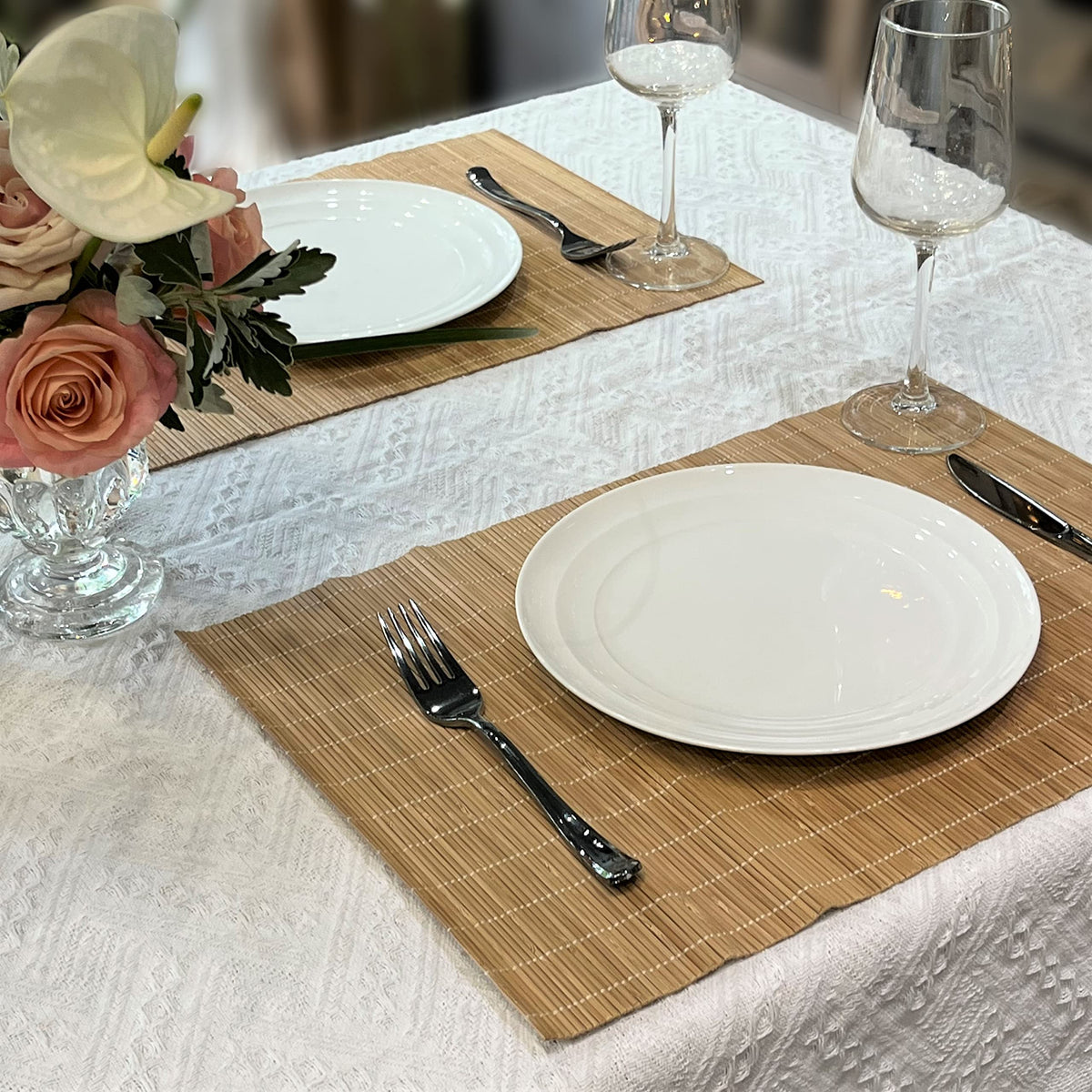 Andstar compact, rollable placemats store easily when unused.