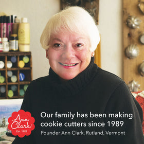 Ann Clark 5-piece set display image for party planning.