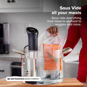 Anova Culinary Sous Vide 3.0 in-use water bath delivering edge-to-edge precision