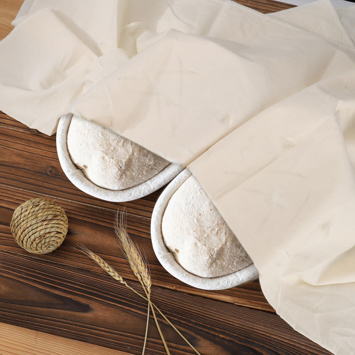 ANPHSIN bread-proofing cloth protects baked loaves from dust.