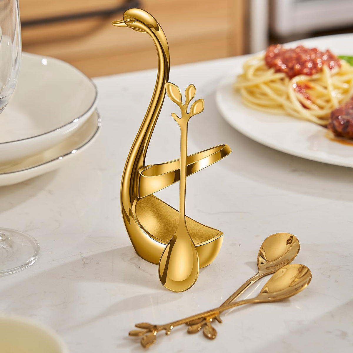 AnSaw gold wedding table setup with coordinated spoons and base