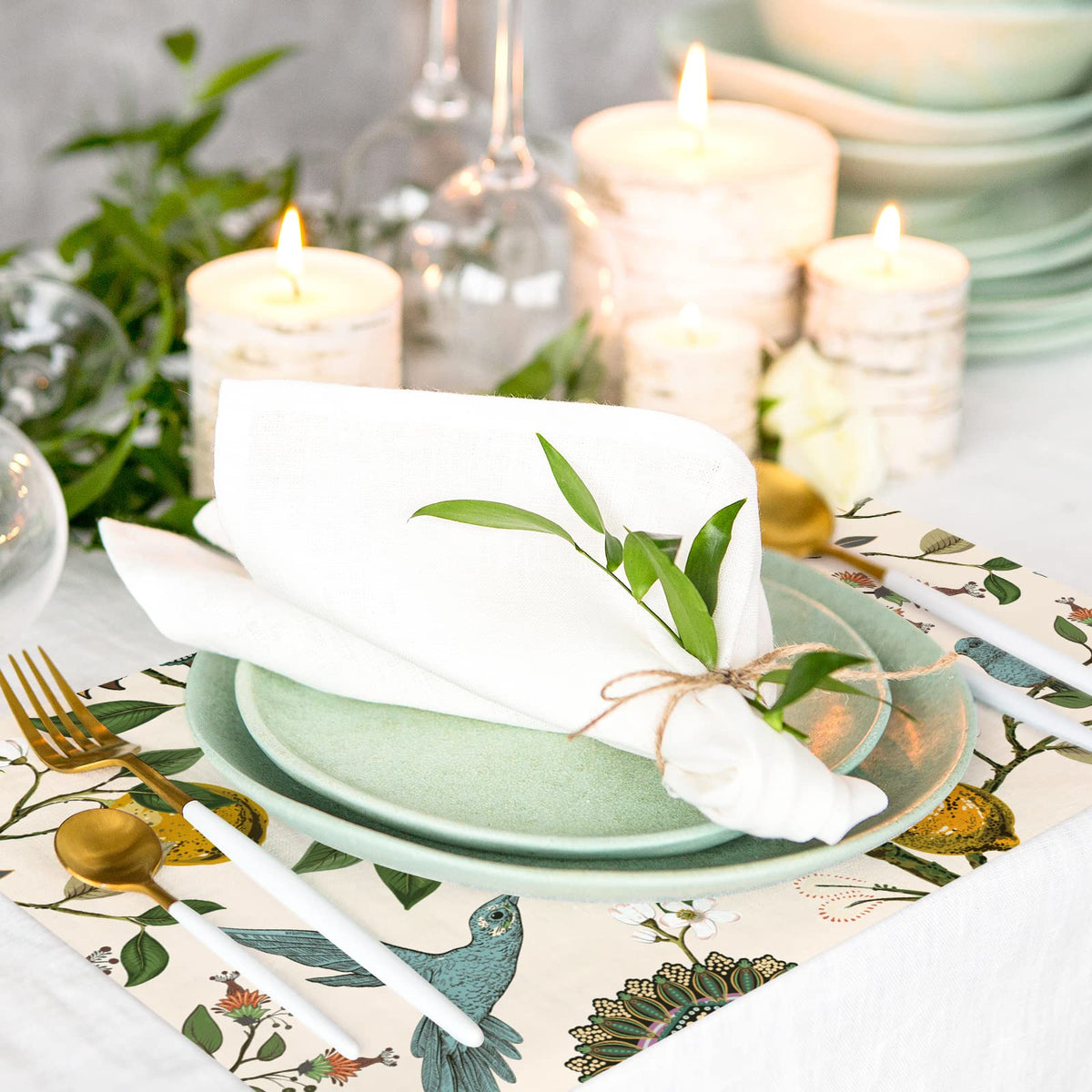 AnyDesign disposable paper placemat offers quick cleanup for everyday meals and events.