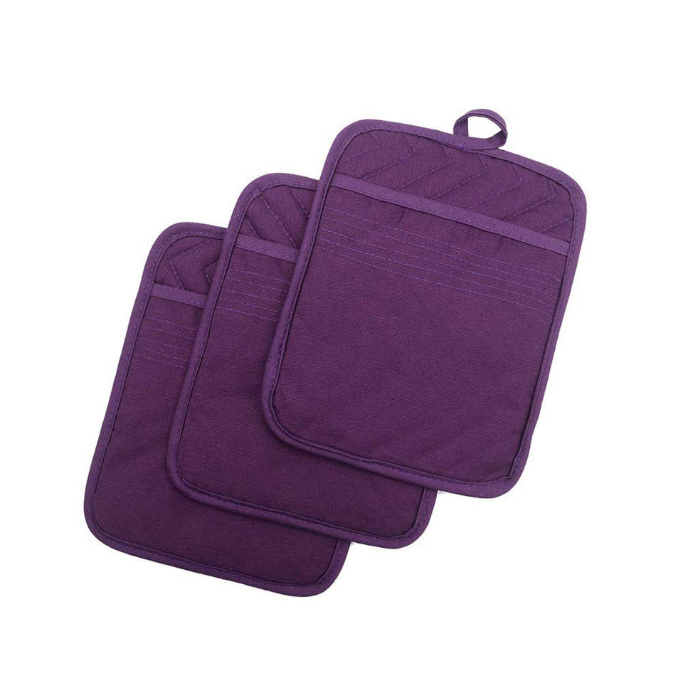 Anyi pot holders showing kitchen heat-resistant protection for safe oven handling.