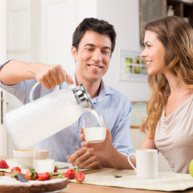 Aofmee ergonomic handle designed for comfortable pouring.