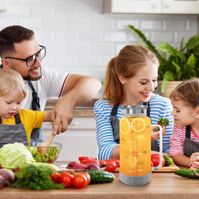 Aofmee built-in filter keeps ice and fruit inside.
