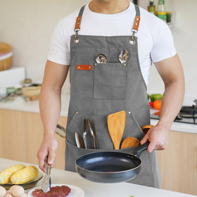Aoomzoon multi-pocket design keeps tools organized while you work.