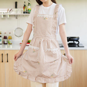 Aoomzoon adjustable-neck apron ensures a comfortable fit for different body types