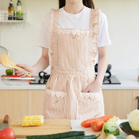 Aoomzoon apron with pockets offers practical storage for tools and spices