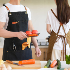 Aoomzoon professional-looking apron ideal for BBQ, catering, and workshops.