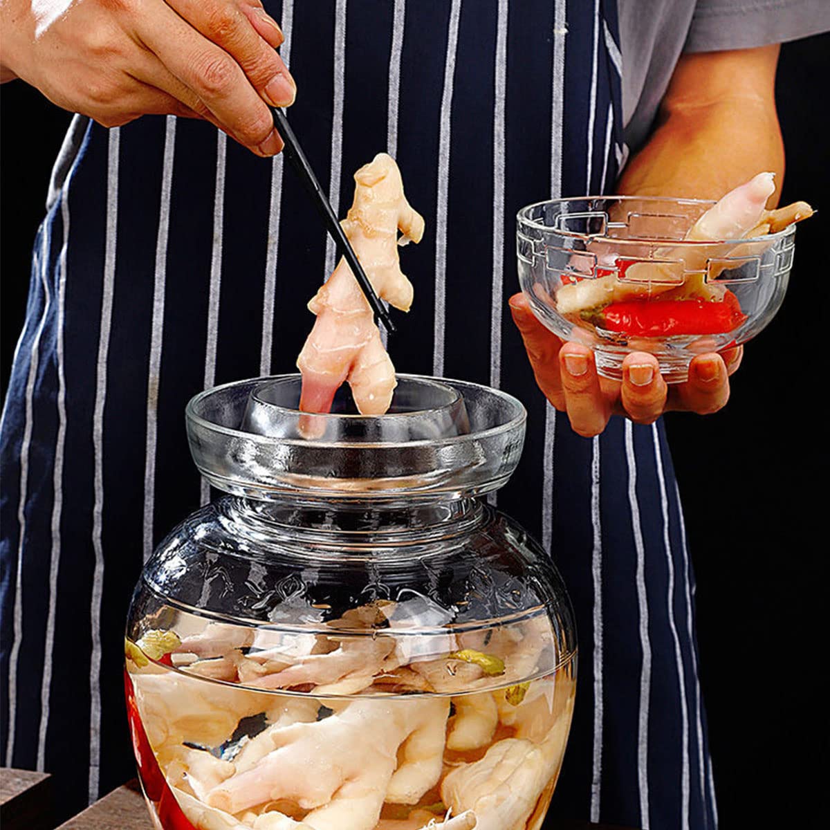 Aosnttol sauerkraut jar keeps vegetables submerged and microbes contained.
