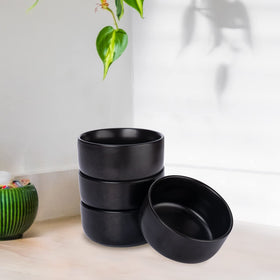 Aquiver dessert bowls in black matte, 4-pack for desserts and small portions.