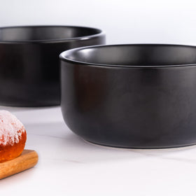 Aquiver dipping sauce bowls in black matte, ideal for condiments and dips.