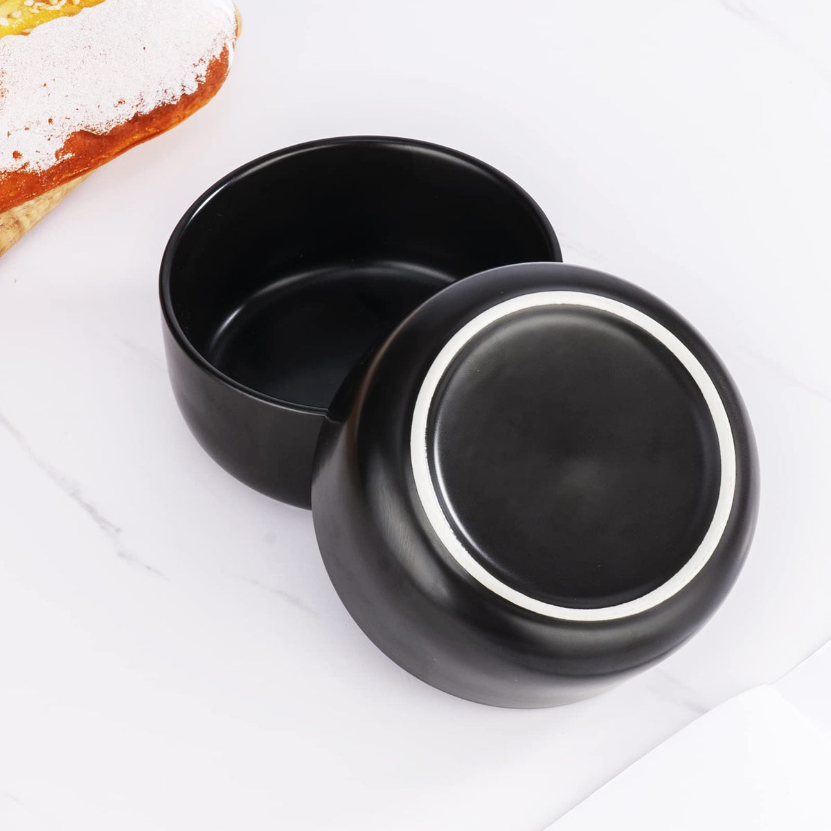 Aquiver ice cream bowls in black matte, elegantly sized for small servings.