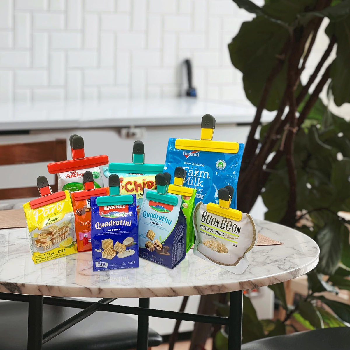 Aranray colorful set helps organize kitchen with bright hues.